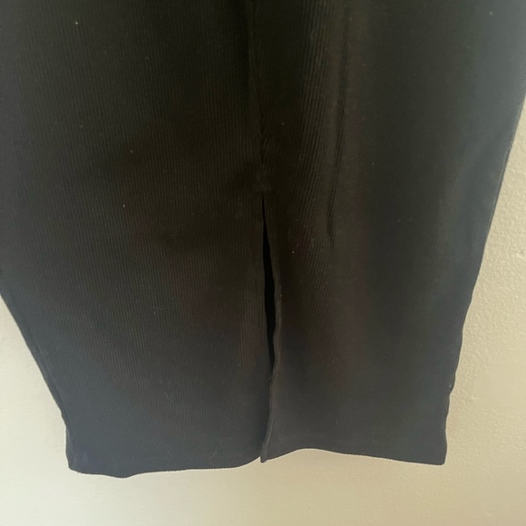 Black Sleeveless Button Detail Bodycon Dress ♠️ - Picture 3 of 5